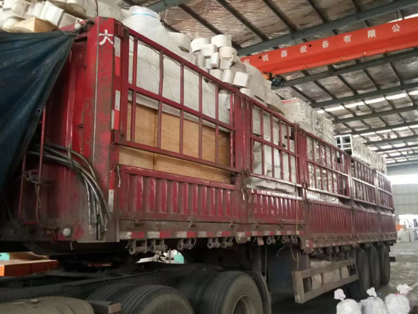 日產80噸玉米脫皮制糝機 烏干達客戶發(fā)貨現場（圖）